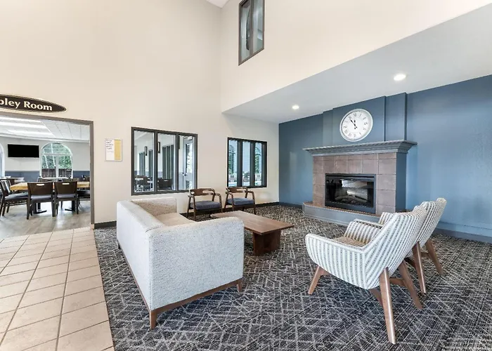 Days Inn & Suites By Wyndham Thunder Bay