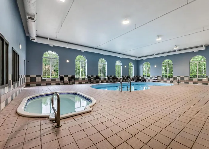 Days Inn & Suites By Wyndham Thunder Bay