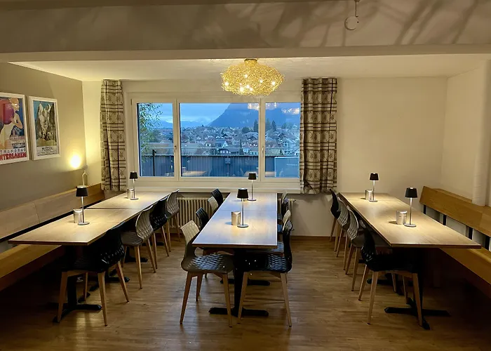 Hotel Merkur - West Station Lodge