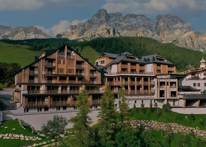 Hotel Con Piscina Rosa Alpina & Spa