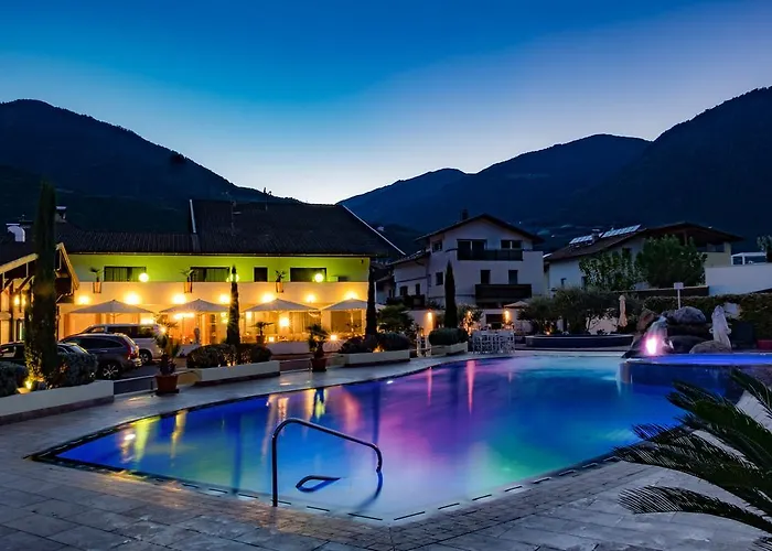 SCHLOSSHOF SÜDTIROL - &Camping